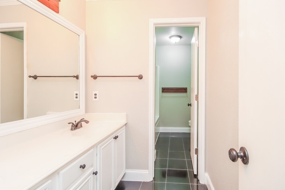 Building Photo - 10824 Deauville Cir N