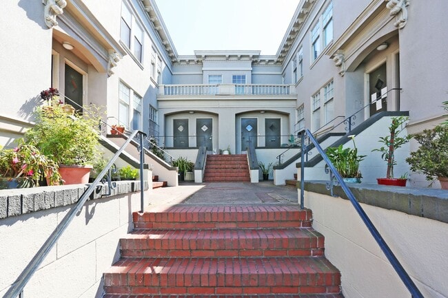 Building Photo - 312 20th Ave
