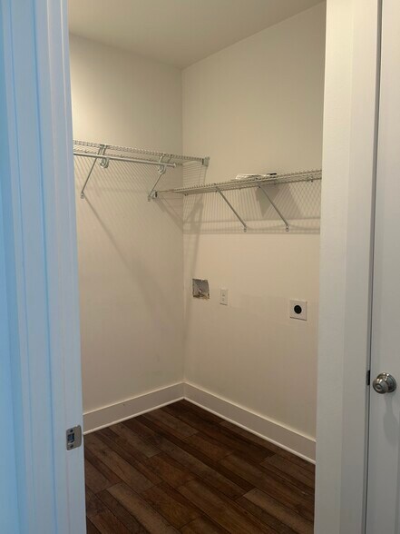 Building Photo - 16 W Claycin Cv
