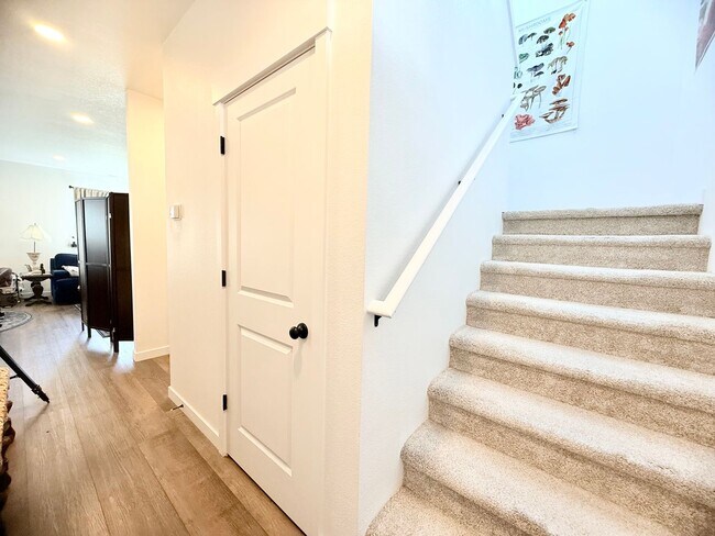 Building Photo - Updated 4 Bedroom Home with Stunning Private Backyard