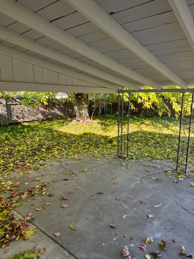 Building Photo - 4 Bedrooms in South Redding- Available for...