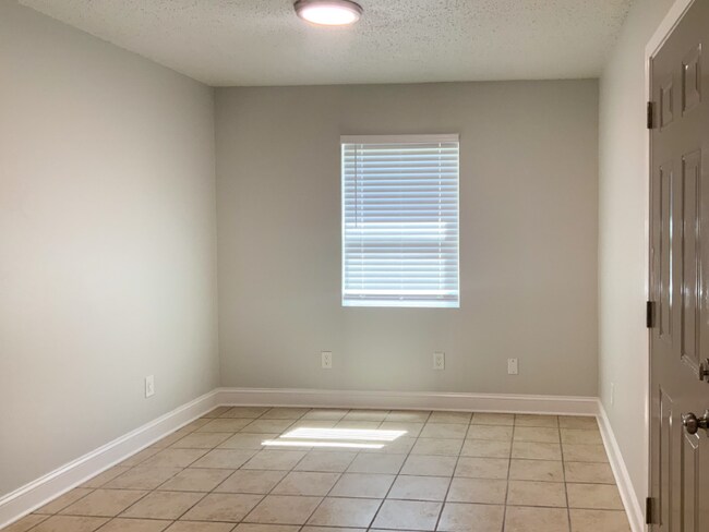 Building Photo - 5094 J E L Dr