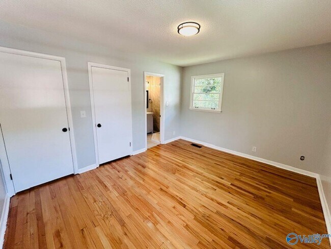 Building Photo - 3606 NW Kenard Ave