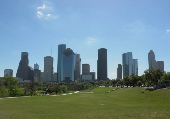 Building Photo - 1004 Stanford St