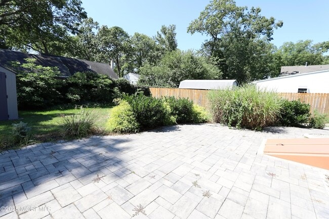 Building Photo - 709 Marys Dr
