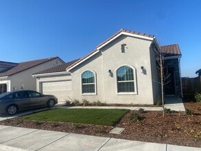 Building Photo - Beautiful New Build Home in Shafter