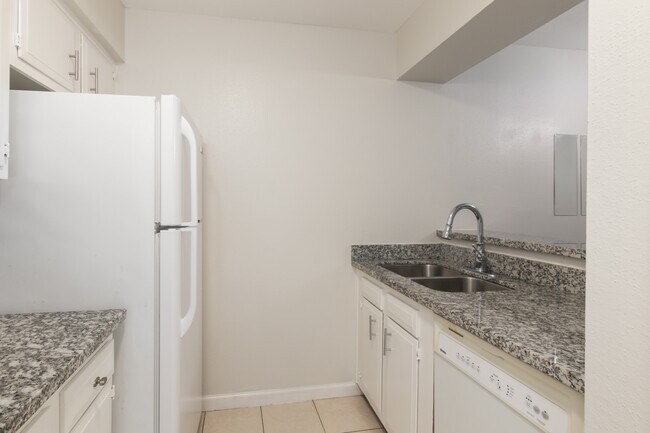 Building Photo - 10555 Turtlewood Ct