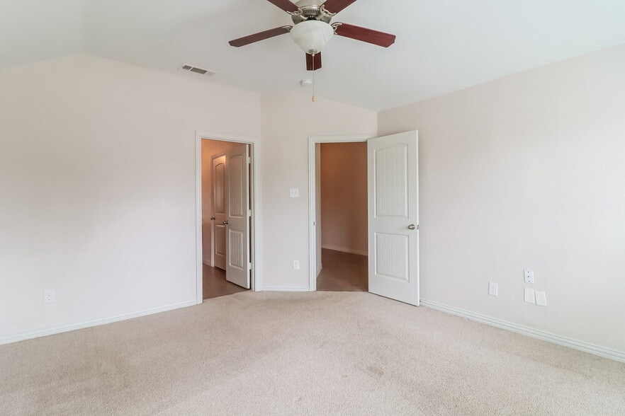 Building Photo - 7648 Hollow Point Dr