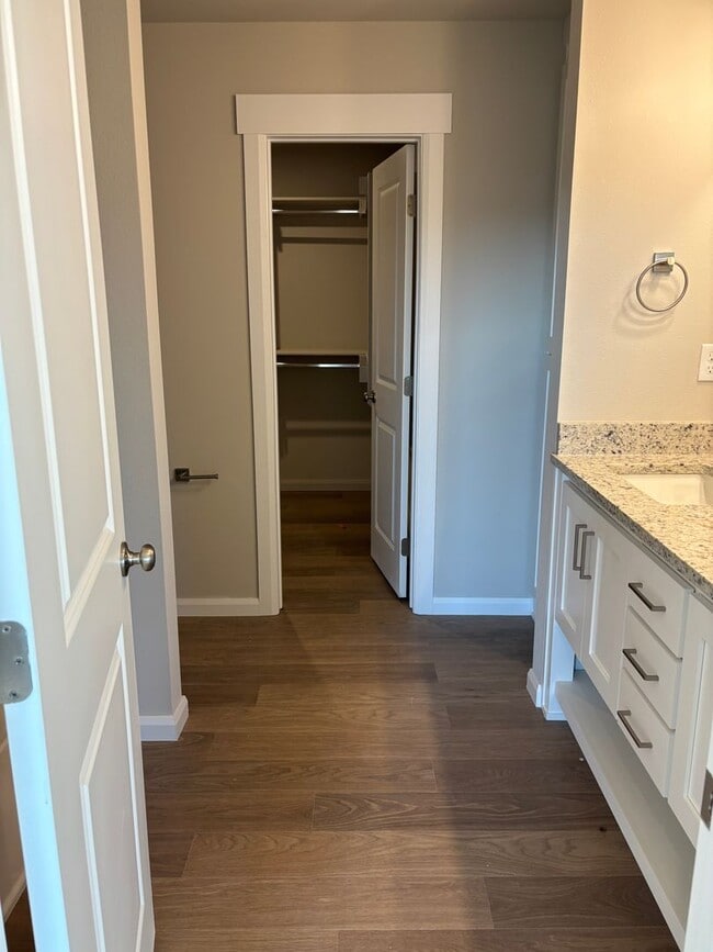 Building Photo - 14656 E 39th Pl S