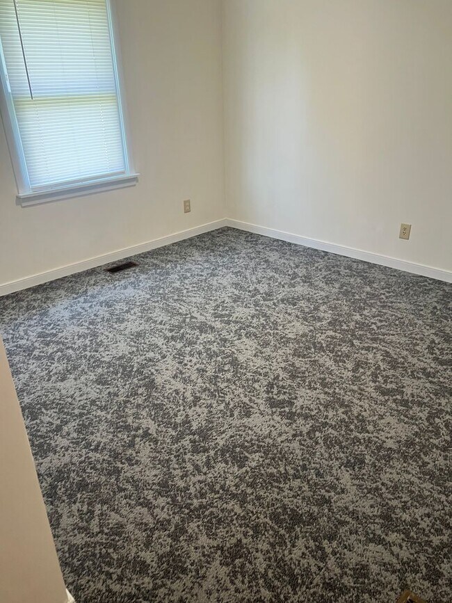 Building Photo - 9442 Shiloh Dr