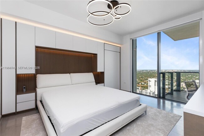 Building Photo - 88 SW 7th St