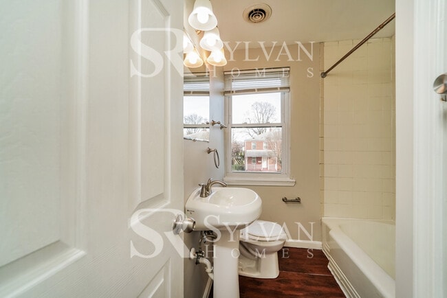 Building Photo - 8504 Willow Oak Rd