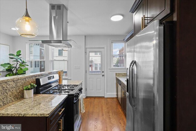 Building Photo - 521 Quintana Pl NW