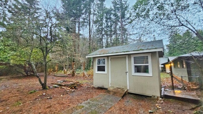 Building Photo - Beautiful 3 Bed 2.5 Bath Tri-level in Beautiful Covington.