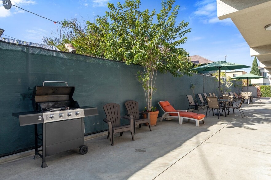 Building Photo - 1150 W 29th St