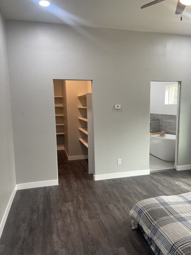 Building Photo - 8561 W Cormorant Way