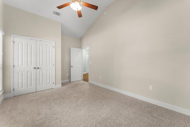 Building Photo - 132 Whispering Lake Dr