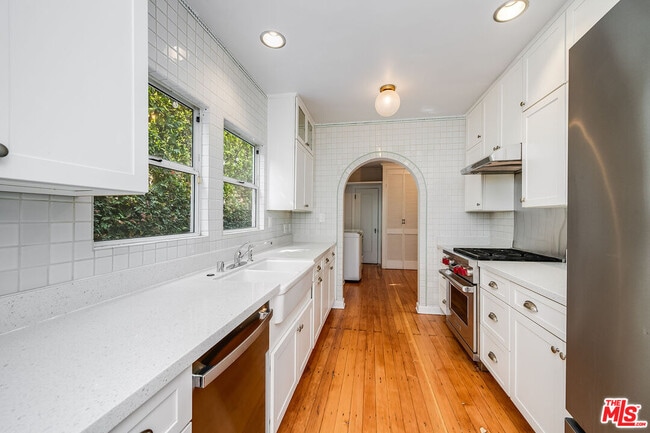 Building Photo - 1217 S Genesee Ave