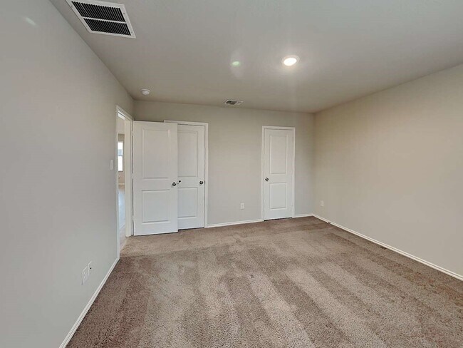 Building Photo - 7315 Avila Vis