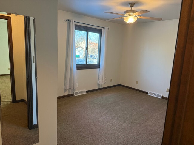 Building Photo - 13831 S Mallard Dr