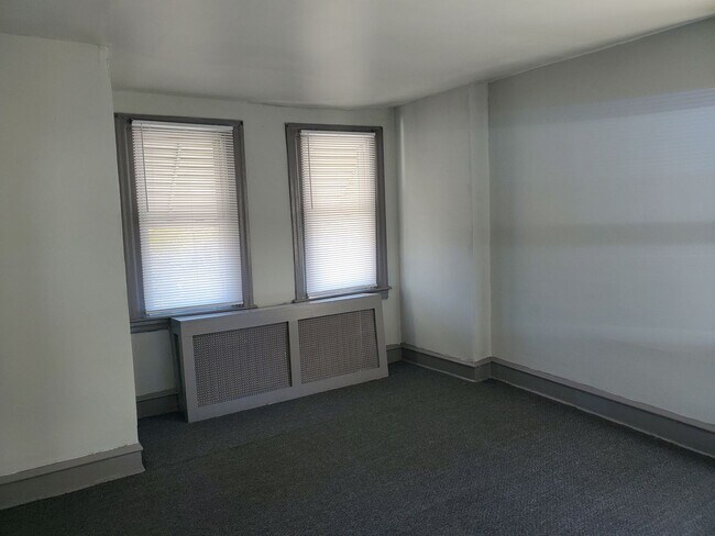 Building Photo - 6000 N 19th St