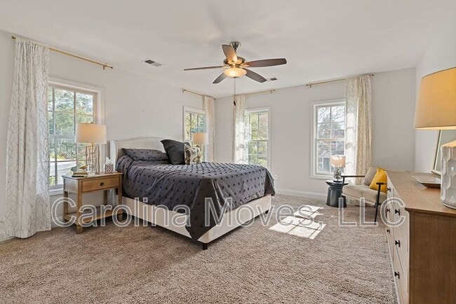 Building Photo - 7 James St