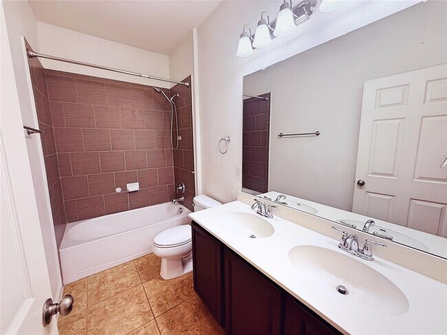 Building Photo - 3500 Esperanza Dr