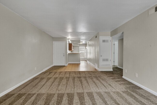 Building Photo - 3140 Van Teylingen Dr