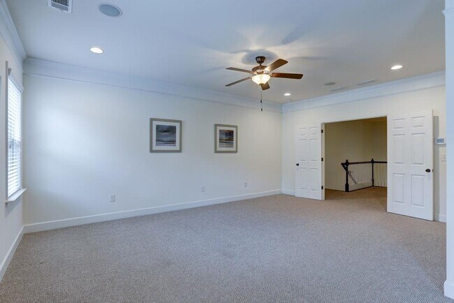 Building Photo - 104 Wellington Trce