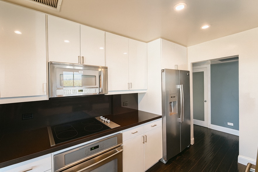 Building Photo - 10501 Wilshire Blvd