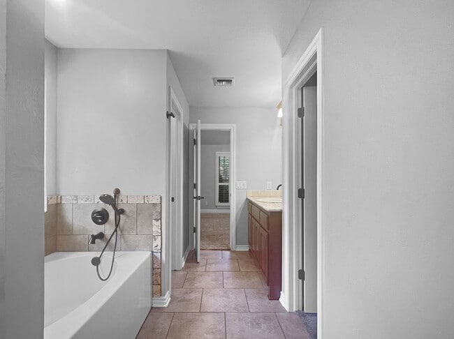 Building Photo - 903 SW 78th St