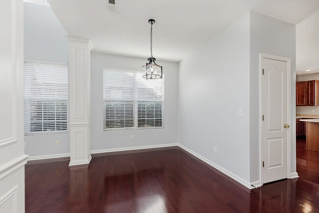 Building Photo - Beautiful brick townhome in Fishers’ Hannover