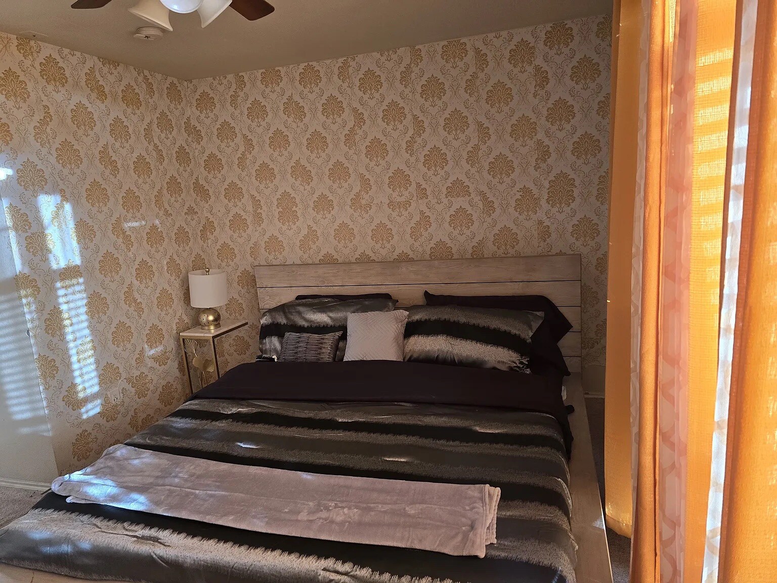 Building Photo - Room in House on Melanie Ct