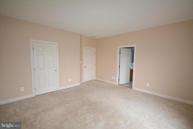 Building Photo - 2236 Sussex Way