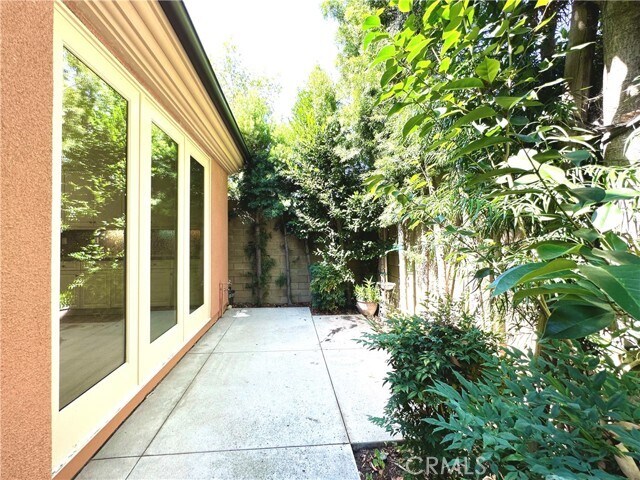 Building Photo - 38 Lupari