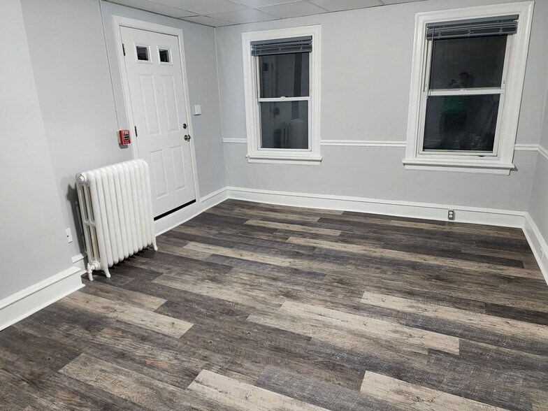 Living Room Front Door - 109 S Easton Rd