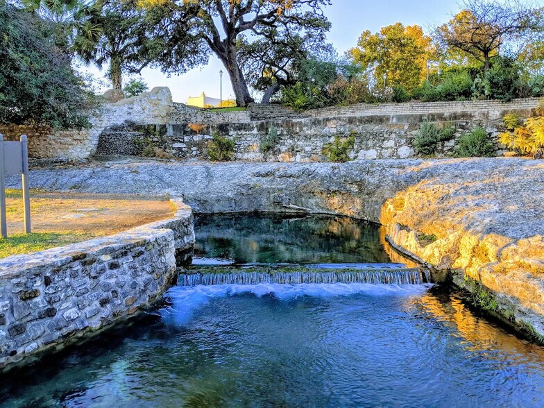 San Pedro Park - 426 W Huisache Ave