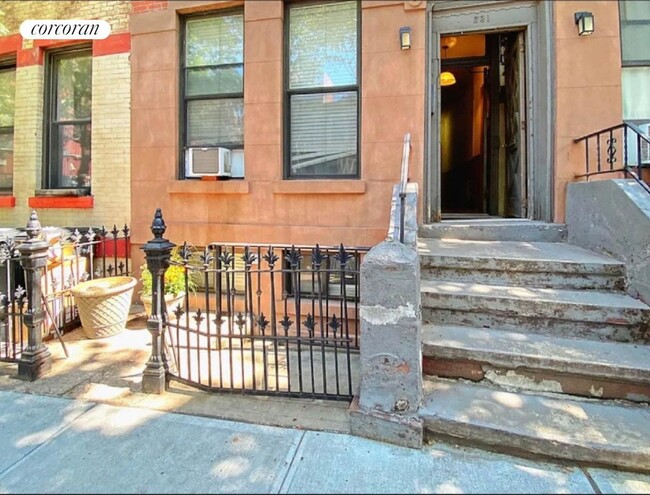 Building Photo - 231 8th St