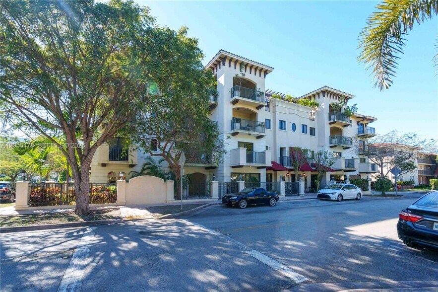Building Photo - 300 Majorca Ave