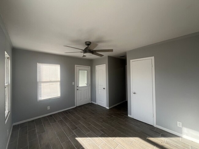 Building Photo - Four Bedroom Two Bath in Calallen School D...
