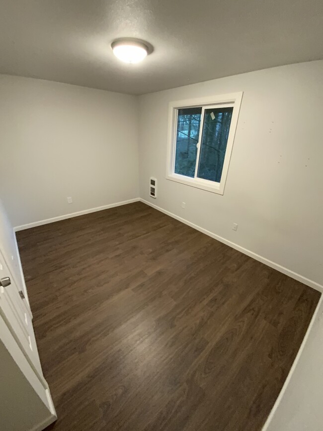 Building Photo - 3bdr 1.5 bath TOWNHOME 1 car garage 1 PET ...