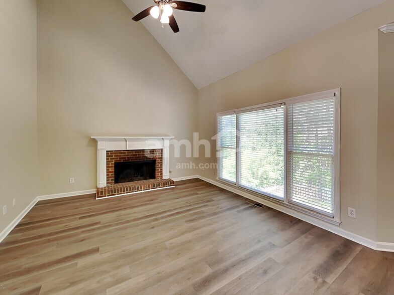 Building Photo - 513 Autumn Walk