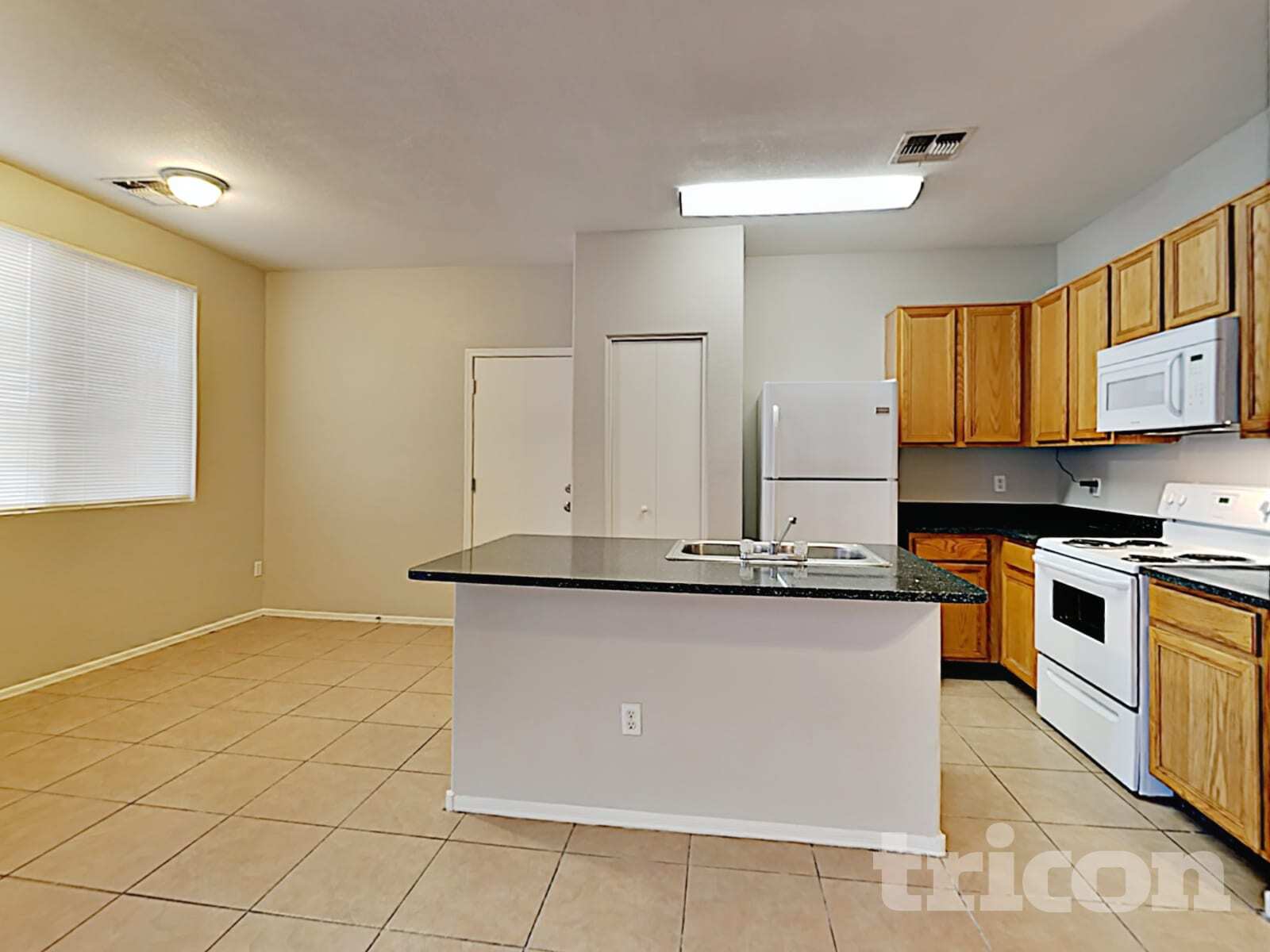 Building Photo - 4925 S 15th Pl