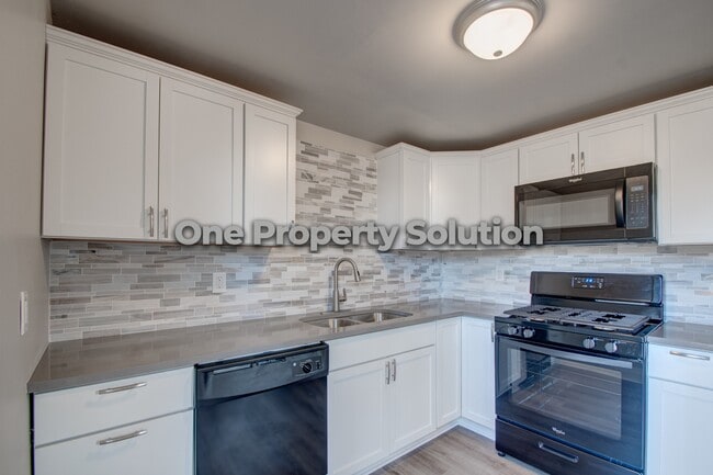 Building Photo - 1520 W 45th St