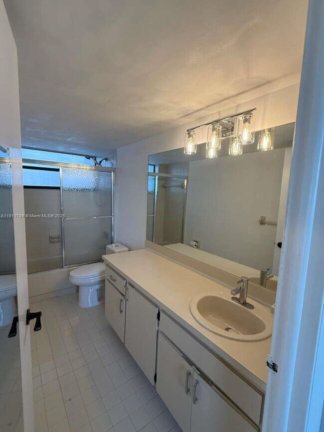 Building Photo - 6820 Indian Creek Dr