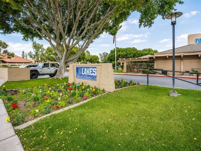 Building Photo - 5200 S Lakeshore Dr