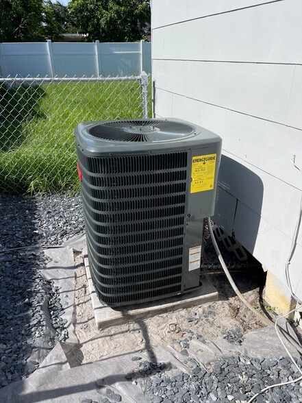 A/C - 2519 W Walnut St