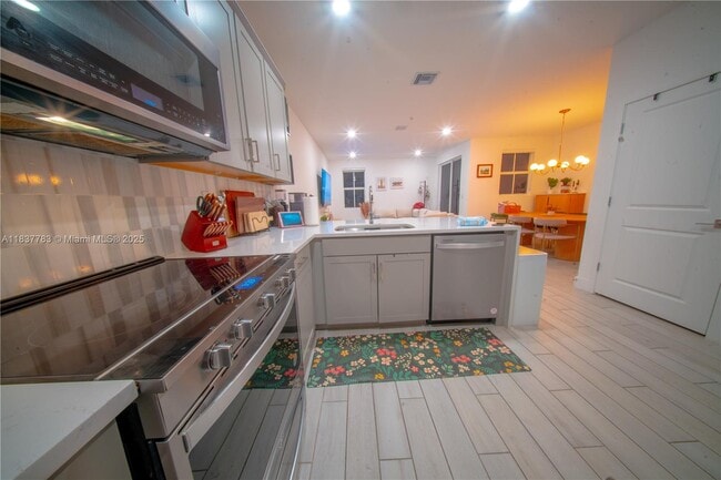 Building Photo - 138 SW 171st Terrace