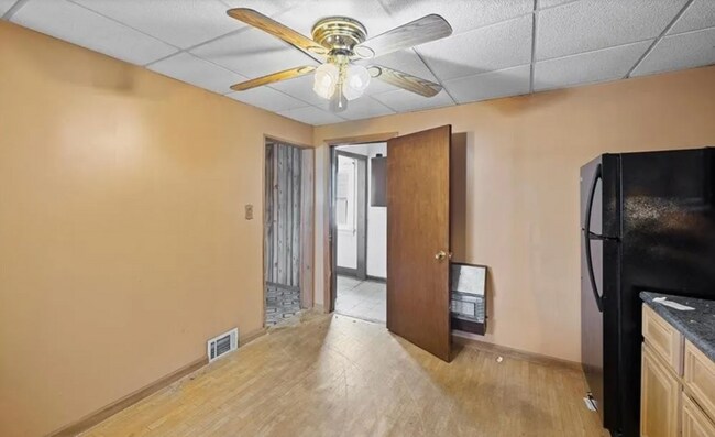 Building Photo - 1417 4th Ave