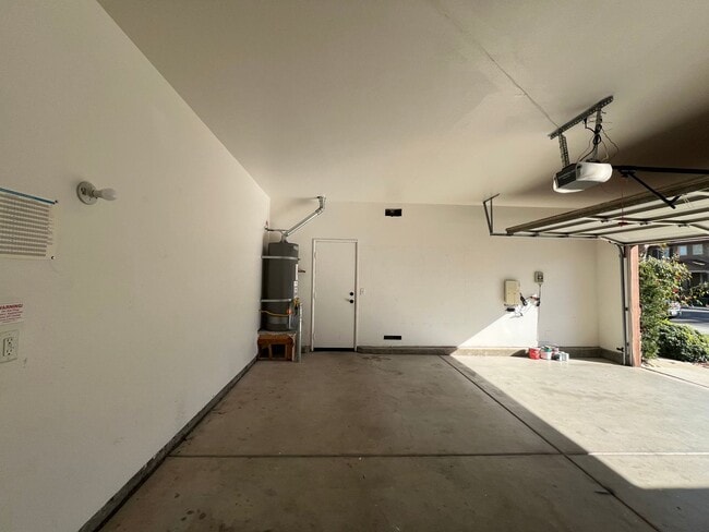 Building Photo - 38434 Coralino Dr